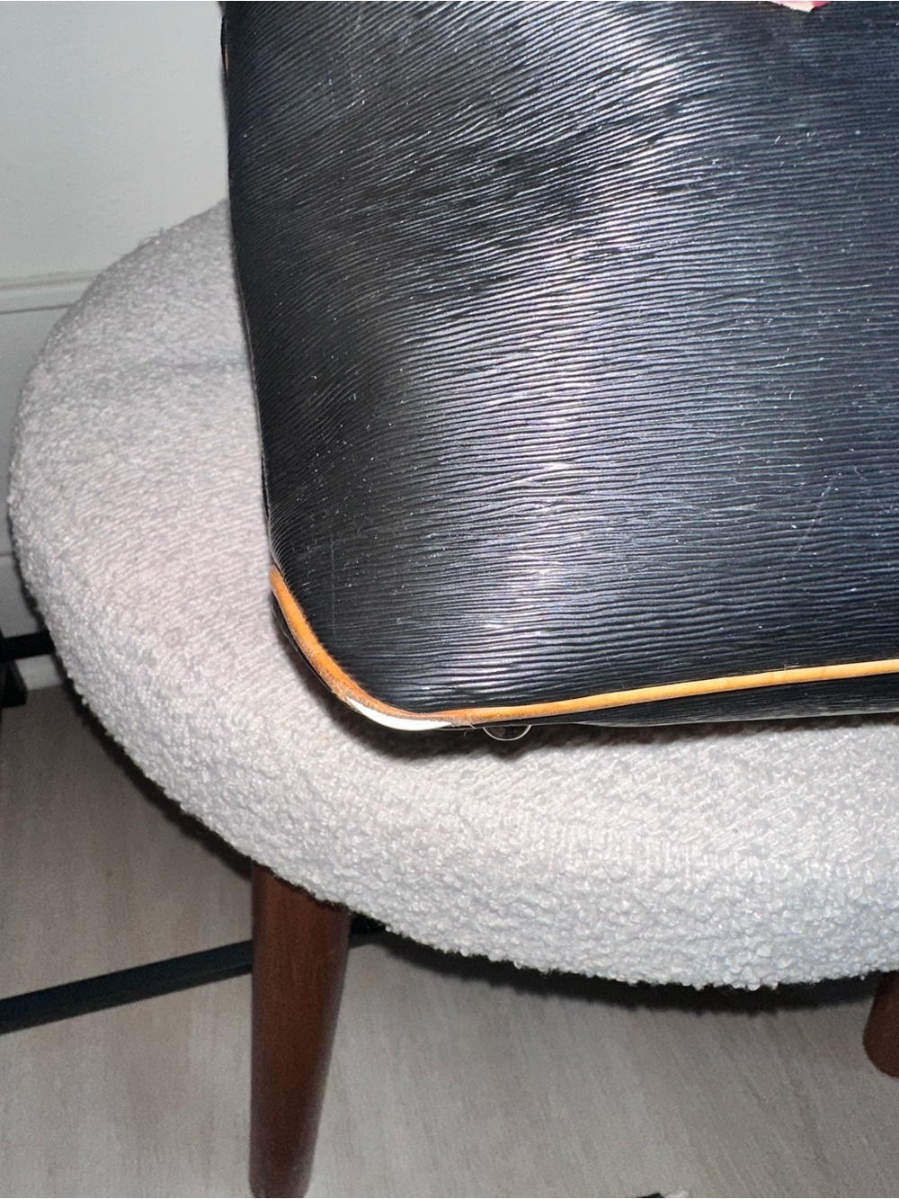 Vintage Dooney & Bourke Black Tote with Tan Trim and Handles - Picture 5 of 9